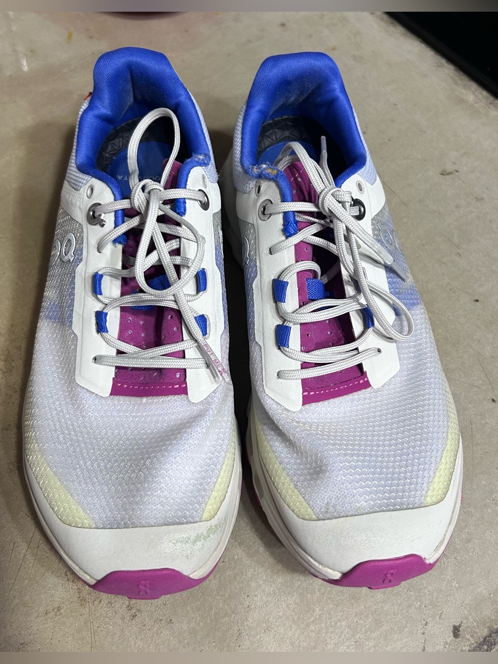 On Cloud Womens size 6 shoes in fair condition